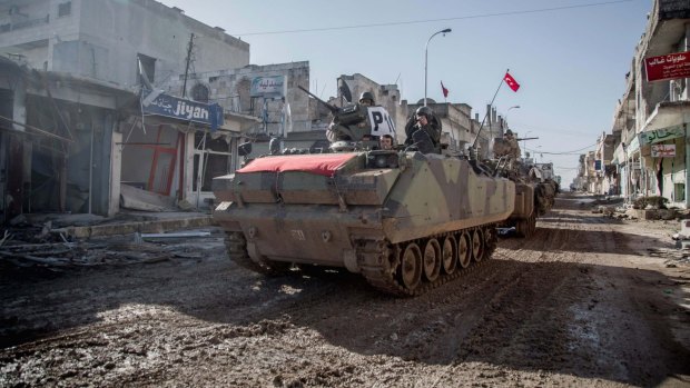 Turkish tanks return to the northern Syrian town of Kobane after their operation inside Syria on Sunday. 