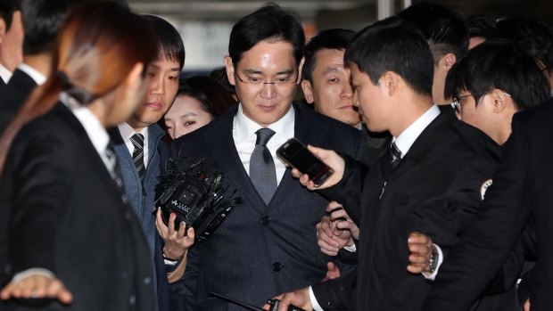 Jay Y. Lee leaves the Seoul Central District Court.