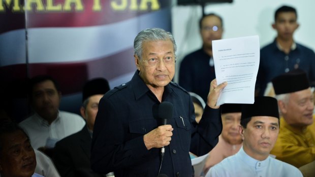 Former Malaysian prime minister Mahathir Mohamad speaks in 2016 when issuing a declaration signed by 58 public figures urging Prime Minister Najib Razak to resign over corruption allegations.