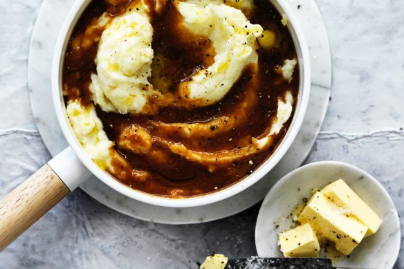 Cultured mashed potatoes with chicken gravy.