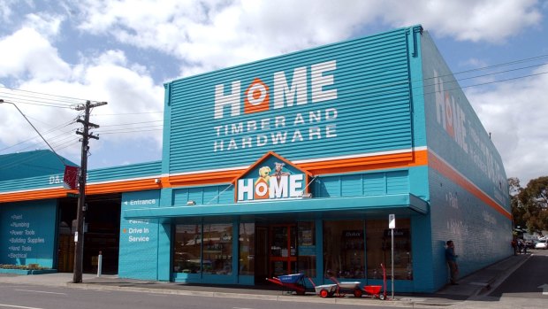 Woolworths is offering extra discounts to stop Home Timber & Hardware retailers defecting to Mitre 10.
