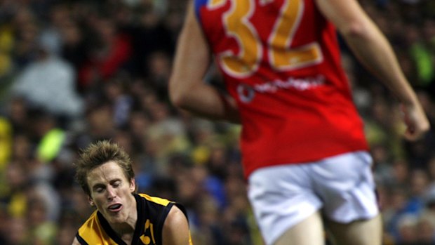 Chad Jones of the Eagles marks in front of Cheynee Stiller of the Brisbane Lions during the round fourteen match at Subiaco Oval between the West Coast Eagles and Brisbane Lions, Saturday July 7, 2007. Lions won 91-64. (AAP Image/Bohdan Warchomij) NO ARCHIVING, NEWSPAPERS ONLY