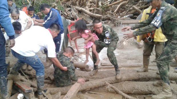 Soldiers rescue a child in Mocoa, Colombia.