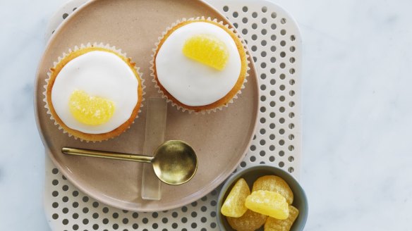 Lemon yoghurt cupcakes.