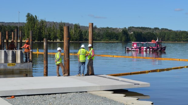 Work has begun on a new 150-metre concrete boardwalk on Lake Burley Griffin's West Basin. It is the first stage of the City to the Lake project.