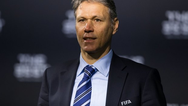 "In field hockey, the offside has been abolished, and there are no problems": Marco van Basten.