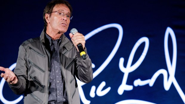 A raid on Cliff Richard's home 'interfered with his privacy', a report says. 