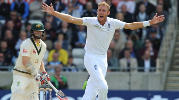 English fast bowler Stuart Broad to play for the Hobart Hurricanes in the Big Bash league and begin his season on the Sunshine Coast in December.