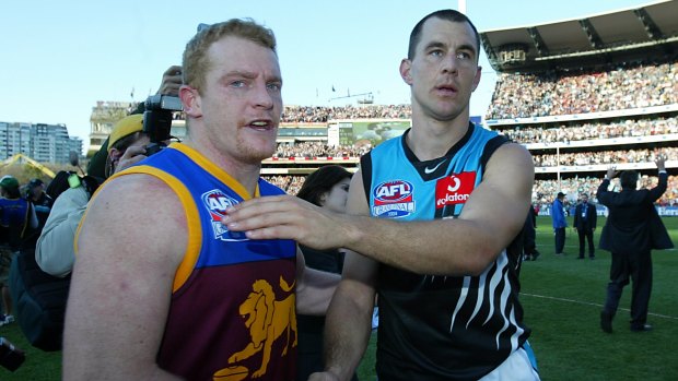Michael Voss shakes hands with Port Adelaide stalwart Warren Tredrea after the 2004 grand final.