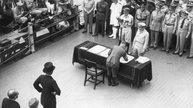 Surrender in Tokyo Bay General MacArthur stands behind the microphone, General Yoshijiro Umezo signs the surrender document on board the USS Missouri. Mr Mamoro Shigemitsu, the Japanese Foreign Minister stands with hands on hips.