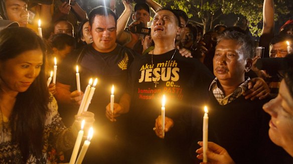 A midnight candle light vigul held at Wijaya Pura in Cilacap on the day of the execution of Andrew Chan and Myuran Sukumaran.