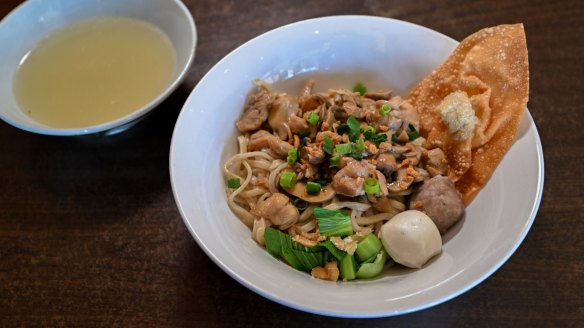 Shoestring noodles with chicken and mushroom.