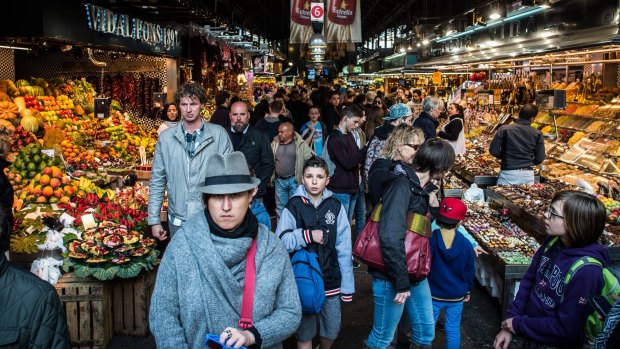 Barcelona's city hall has put in place new regulations that ban large tourist groups visiting Barcelona's most popular market.