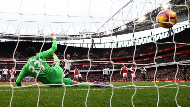 Harry Kane scores for Spurs at Emirates.