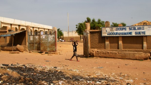 Caution: Some schools were closed after the first confirmed Ebola patient in Mali died in Kayes.