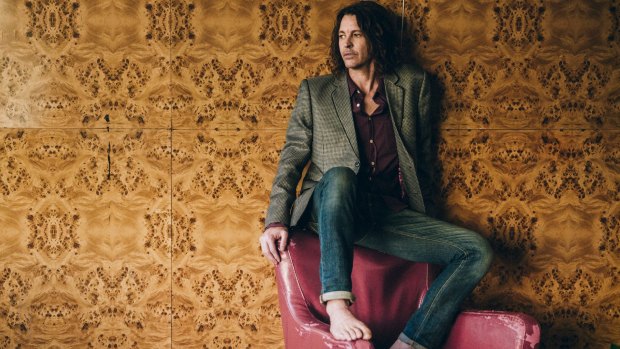 Bernard Fanning takes it easy on record and on stage. 