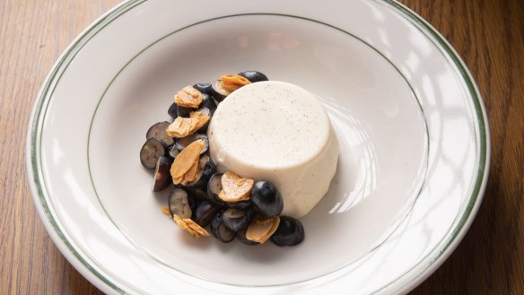 Vanilla panna cotta with blueberries.