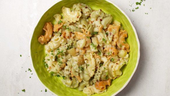 Double-starch: creamy pasta, potatoes and cauliflower.