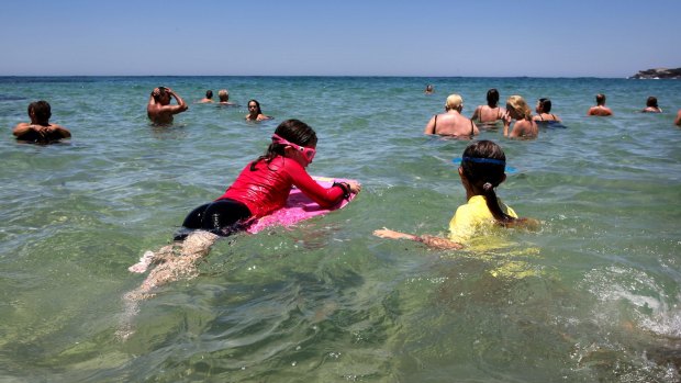 Beaches will again get crowded as a severe heatwave develops over the country's south-east.