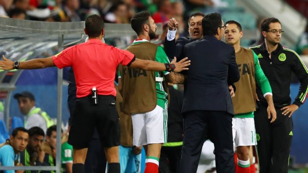 Juan Carlos Osorio argues with the assistant referee.