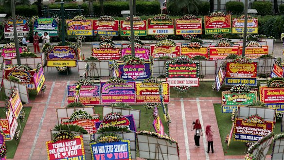 Flower boards sent to Ahok after his loss in the gubernatorial election. 
