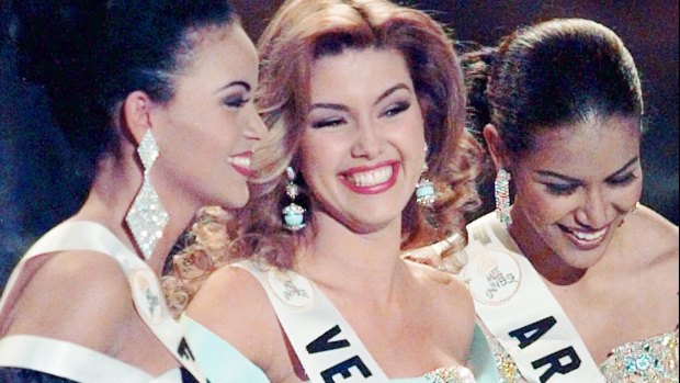 Alicia Machado (centre) at the 1996 Miss Universe pageant, where she was crowned the winner.