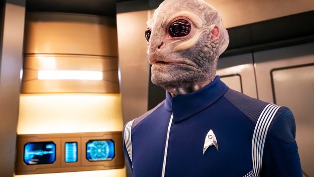 Saurian officer, Linus (David Benjamin Tomlinson) aboard USS Discovery in the second season of Star Trek: Discovery.