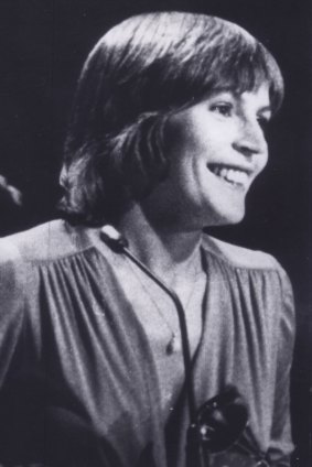 Helen Reddy accepts her Grammy Award for the best female pop, rock and folk vocal performance in 1973. She thanked God "because She makes everything possible".