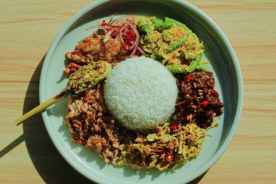 Jaen Jumah's nasi campur daging.