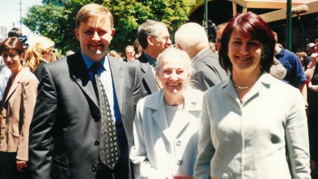 Albanese with his mother, Maryanne, and wife, Carmel Tebbutt, in Sydney at Labor's 2001 federal election campaign launch.