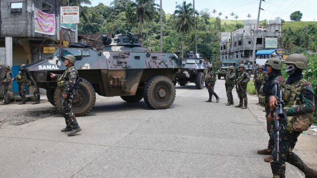 Philippine military commanders say they are planning a final assault on about 40 heavily armed militants holding out against ground and air attacks in Marawi.