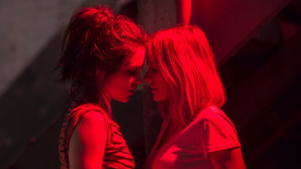 Sophie Cookson as Sidney and Naomi Watts as Diane/Jean.