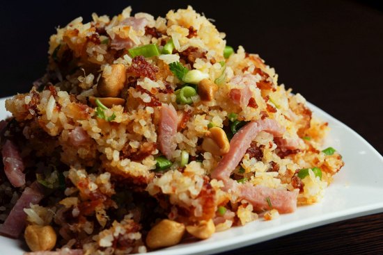 Crunchy fried rice with ham.