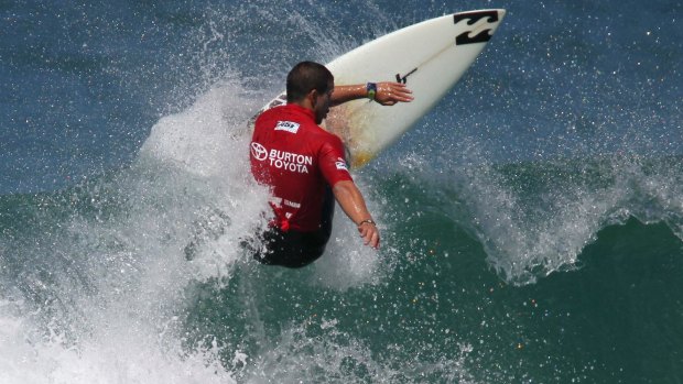Kelly Slater called dos Santos "one of the great barrel riders of his short time".