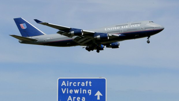 一个美国联合航空公司2005年巨型从墨尔本机场。