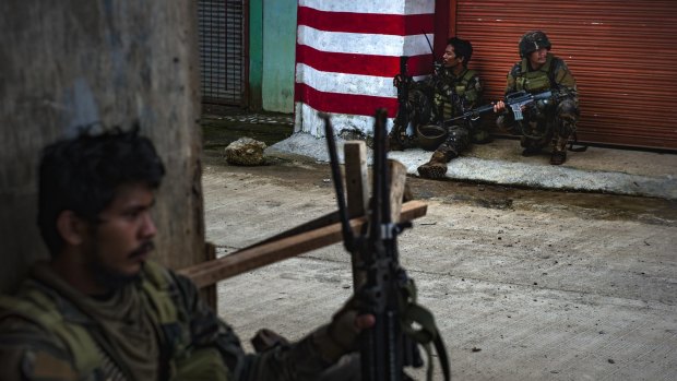 Gun battles between IS-linked militants and Filipino troops erupted in Marawi.