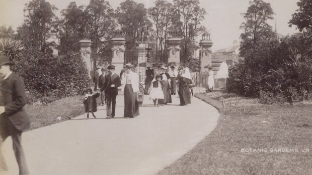 People walking away from the main entrance gates in the Palace Gardens in the Royal Botanic Gardens c.1890.