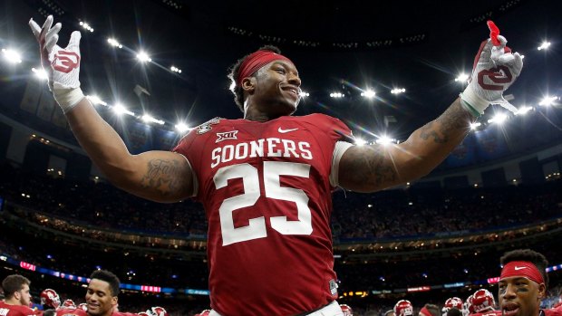 Joe Mixon celebrates after scoring a touchdown for the Oklahoma Sooners.