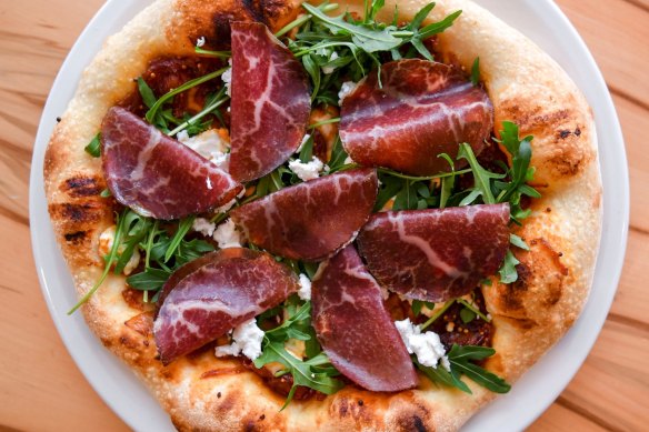Bresaola pizza with onion, goat's cheese and rocket.