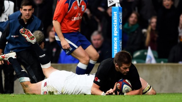 Richie McCaw gives the All Blacks the lead for the first time.