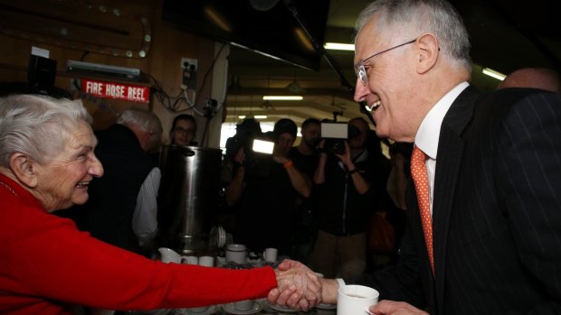 PM met Pat over a cup of tea at the Devonport golf club.