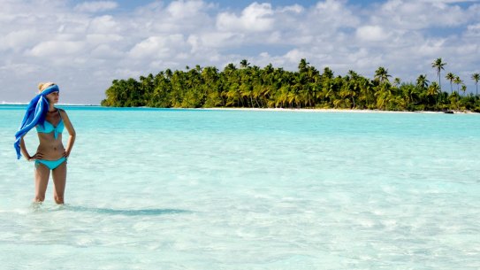 Swaying palm trees, white sand beaches, crystal clear waters, beautiful coral and fish filled lagoons, Fiji really is postcard perfect. 