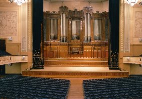 The Melbourne Town Hall grand organ. 