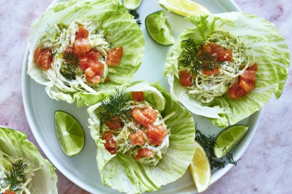 Simple and elegant: Lettuce cups with celeriac remoulade and raw salmon.
