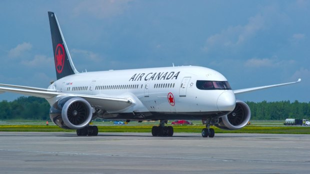 Air Canada B787-800 Dreamliner.