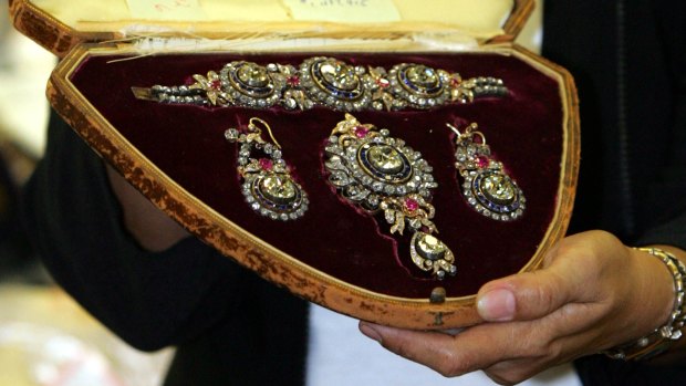An officer of the Presidential Commission on Good Government (PCGG) shows a set of diamond studded brooch, bracelet and earrings valued at US$1.4 million in 2005.