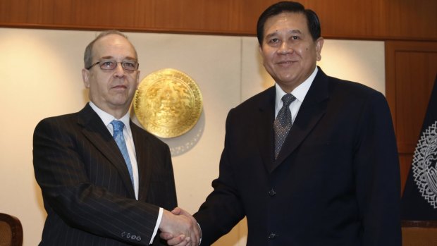 Blunt words: US Assistant Secretary of State for East Asian and Pacific Affairs Daniel Russel, left, shakes hands with Thai Deputy Prime Minister and Foreign Minister Tanasak Patimapragorn.