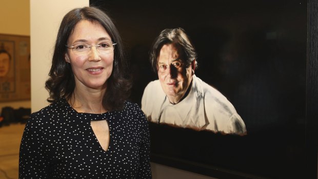 Archibald winner Louise Hearman with her Archibald Prize-winning portrait of Barry Humphries.