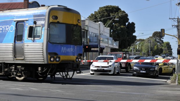 The Murrumbeena Road level crossing is notorious for creating long traffic jams. 