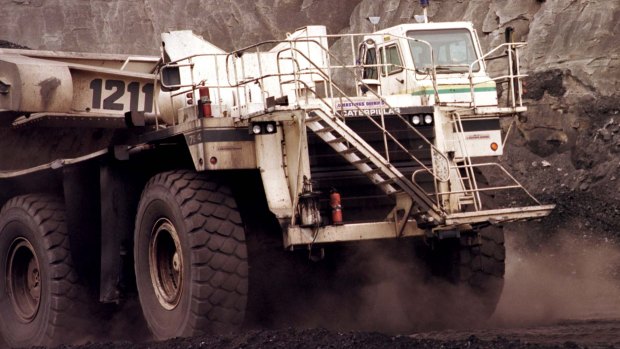 A formal sale process for Hail Creek and Kestrel may not begin until Anglo American decides whether to sell its Australian coking coal mines, the people said.